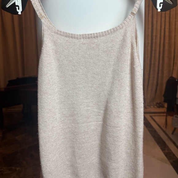 Minnie Rose Cashmere V-Neck Tank Top | Luxury Knit - Picture 3 of 9